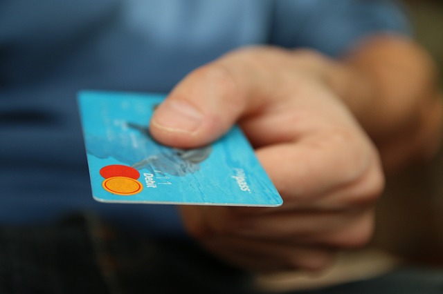 Si può ricaricare la PostePay attraverso la carta di credito? Come si fa?