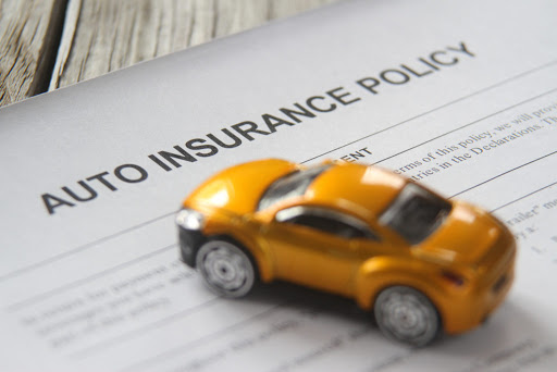 Assicurazione auto mensile: si può fare? Costi e modalità di richiesta