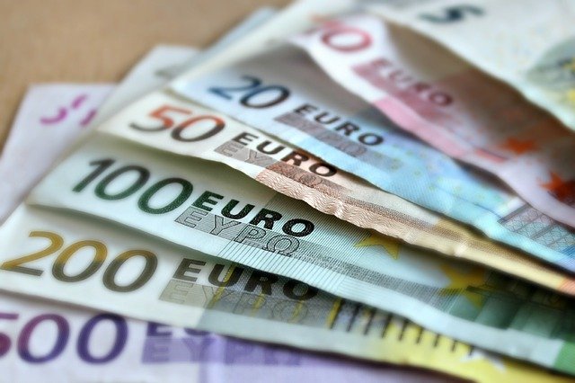 Investire 100.000 Euro: ecco quando, dove e come conviene farlo